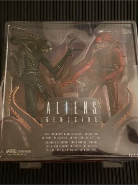 Xenomorph Warrior Action Figures - Black & Red